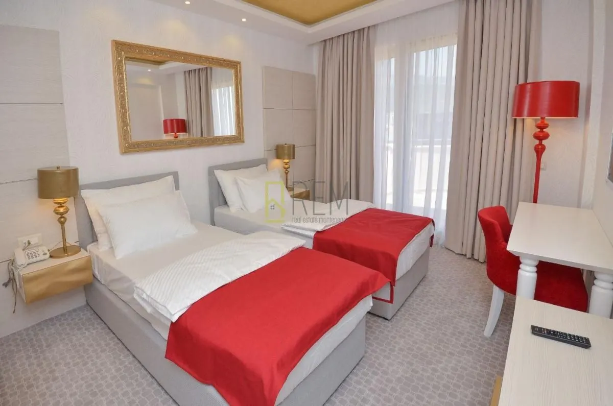 Rent, hospitality venue, 1030m², Centar, Budva