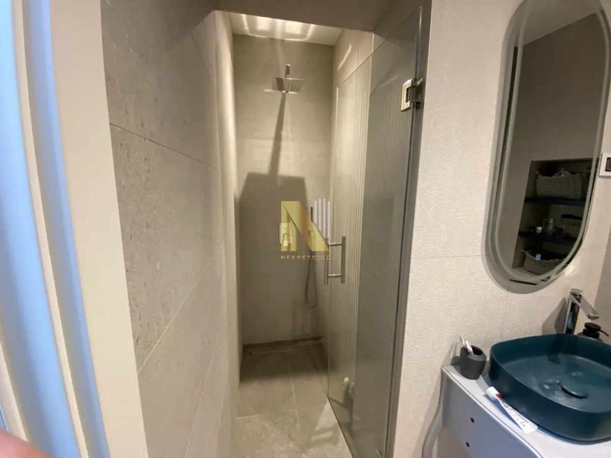 Izdavanje, dvosoban stan, 49m², Centar, Novi Sad