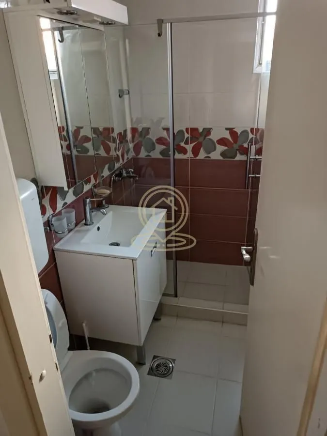 Izdavanje, trosoban stan, 77m², Banjica, Voždovac Sve Podlokacije