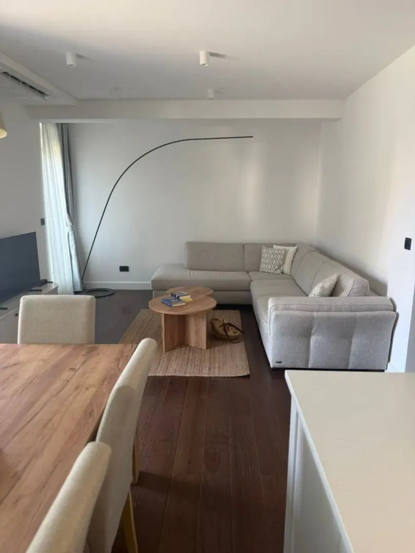 Izdavanje, dvosoban stan, 80m², Centar, Tivat