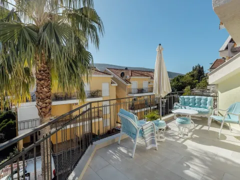 Sale, three bedroom apartment, 172m², Đenovići, Herceg Novi - image 2