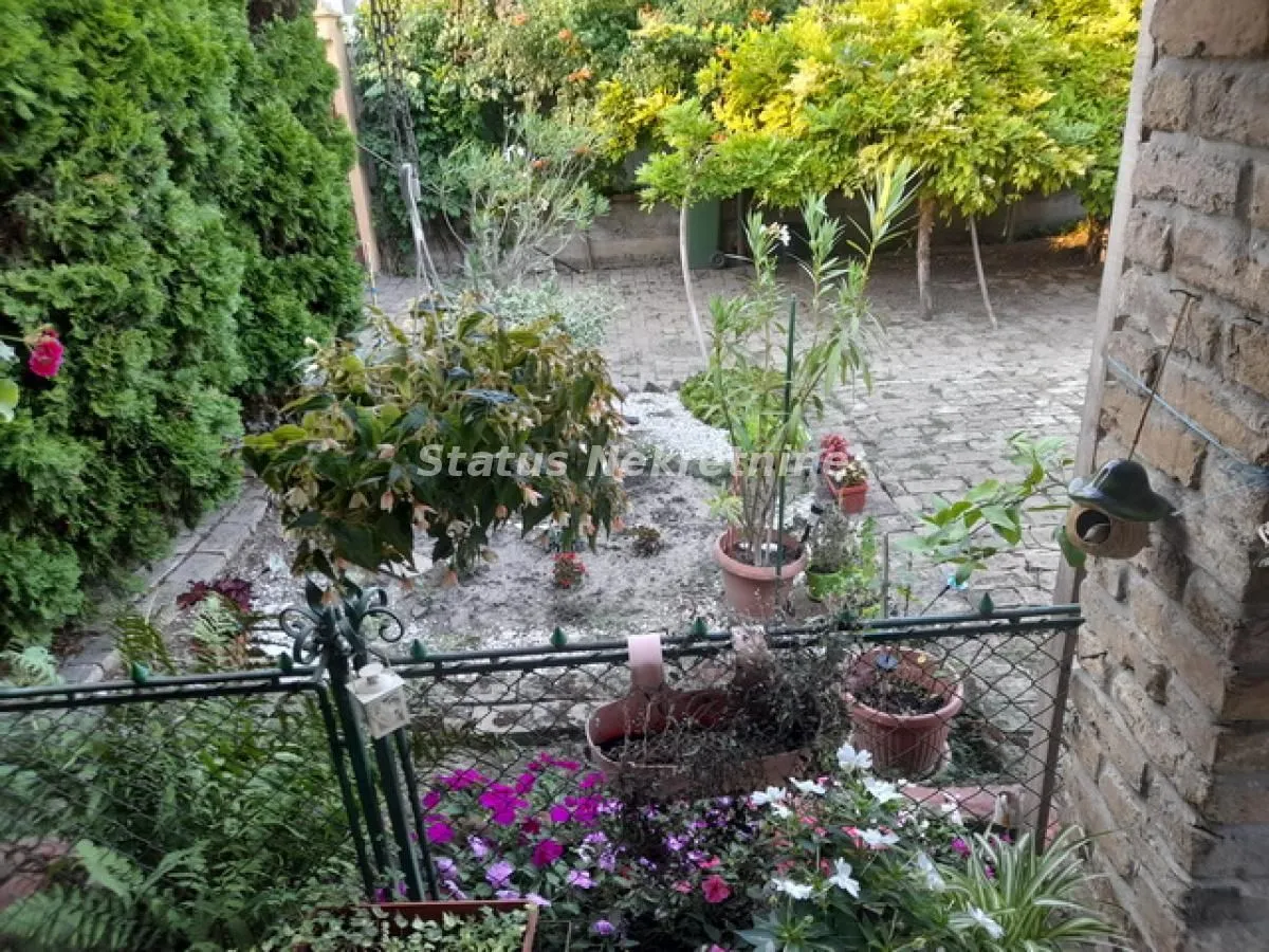 Prodaja, kuća, 200m², Futog, Novi Sad Sve Podlokacije