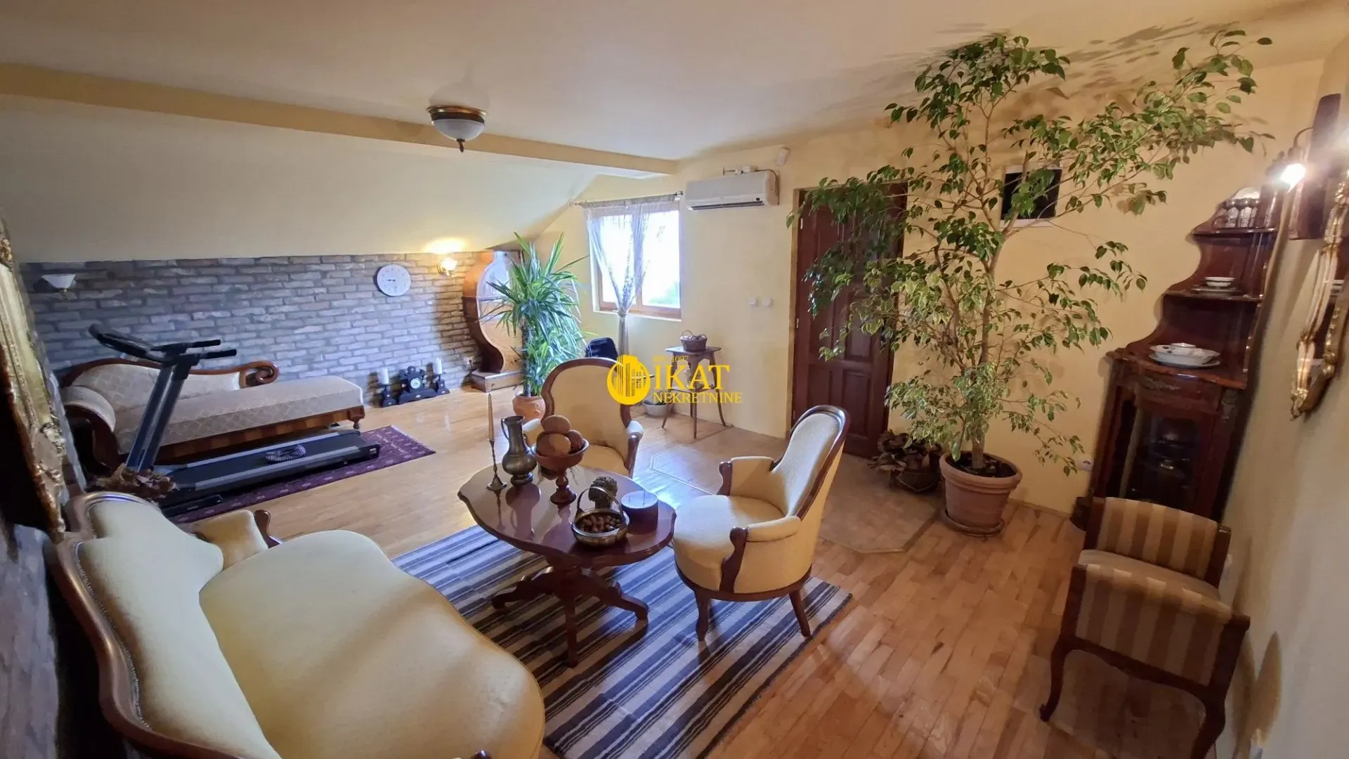 Prodaja, kuća, 265m², Borča 1, Borča Sve Podlokacije