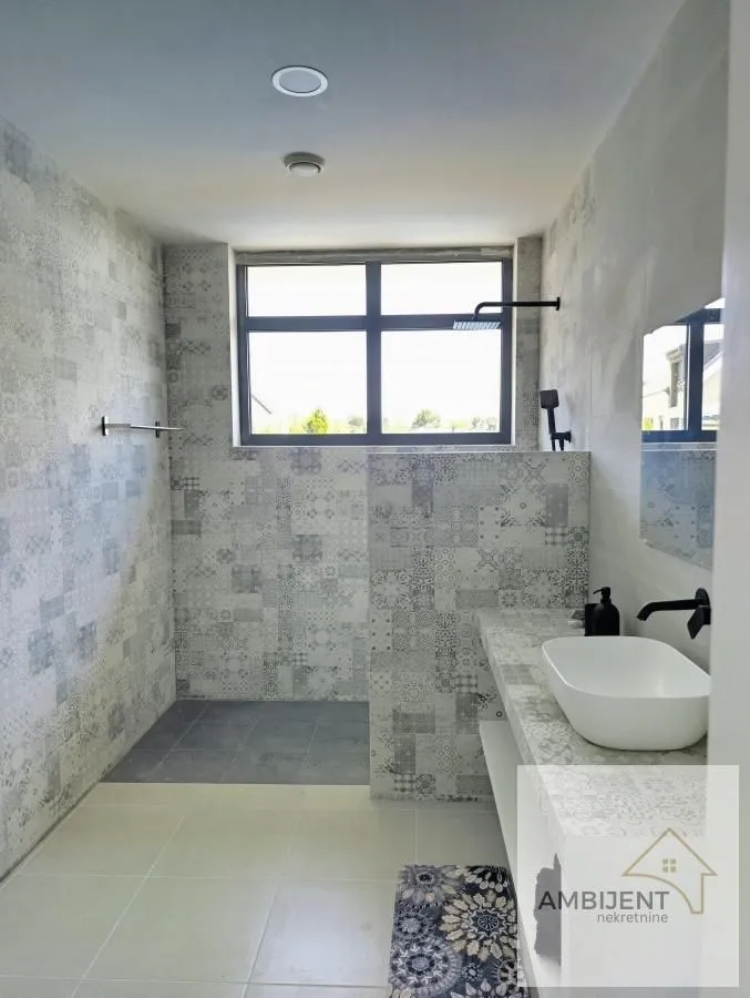Sale, house, 600m², Sopot, Beograd