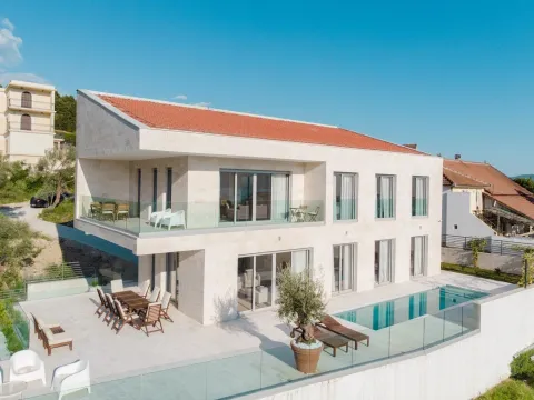 Rent, four bedroom apartment, 273m², Marići, Tivat