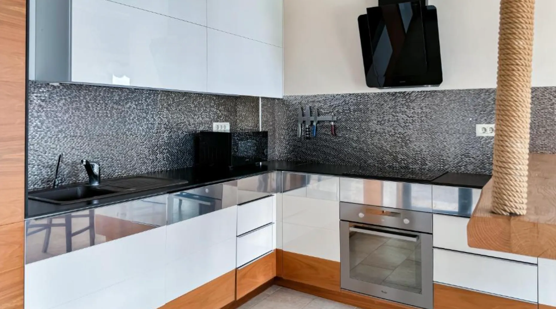 Rent, house, 300m², Dub, Kotor