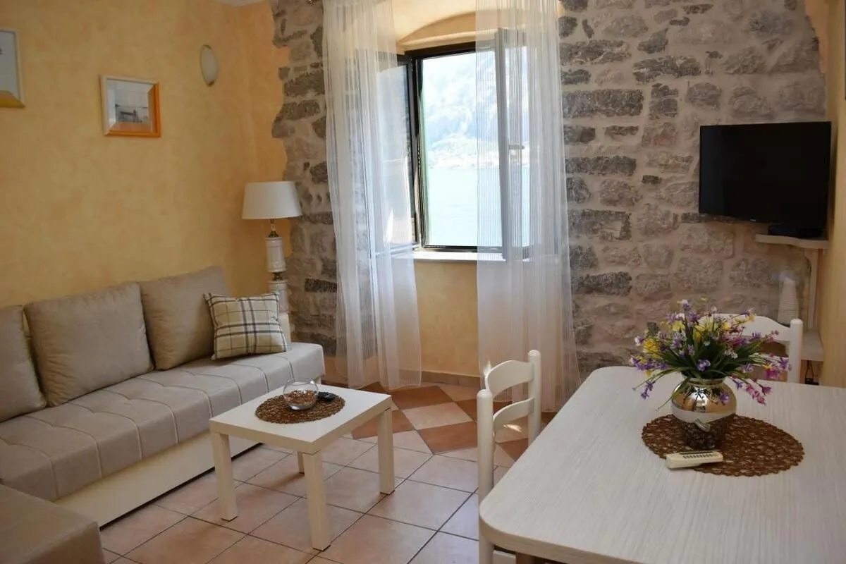 Prodaja, kuća, 420m², Prčanj, Kotor