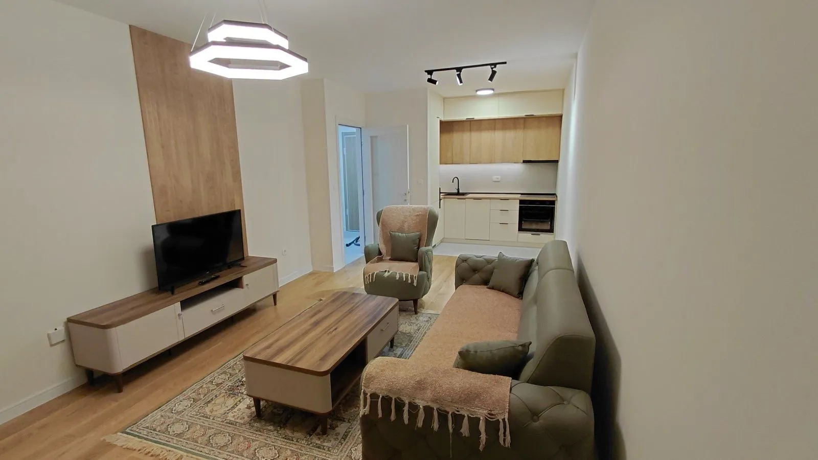 Izdavanje, jednosoban stan, 49m², Central Point, Podgorica