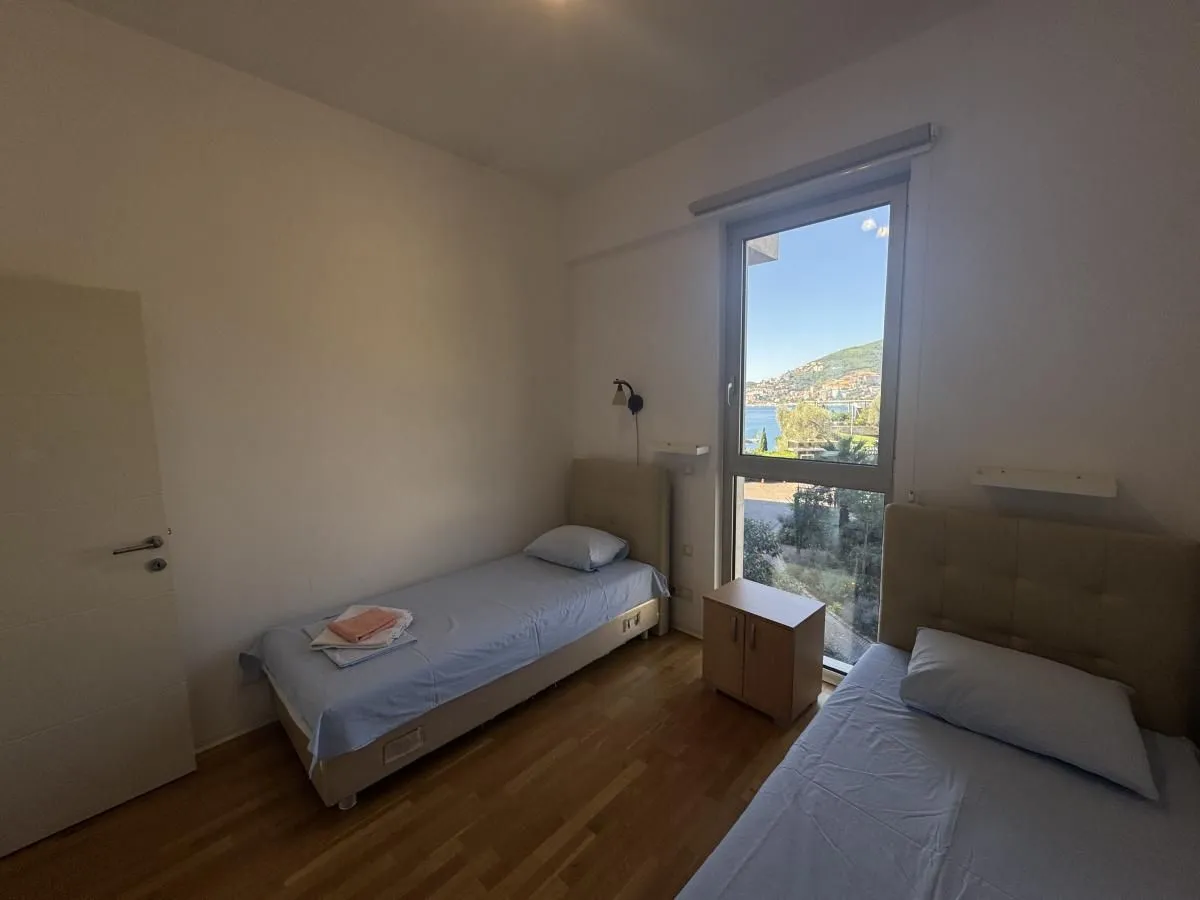 Rent, three bedroom apartment, 115m², Bečići, Budva