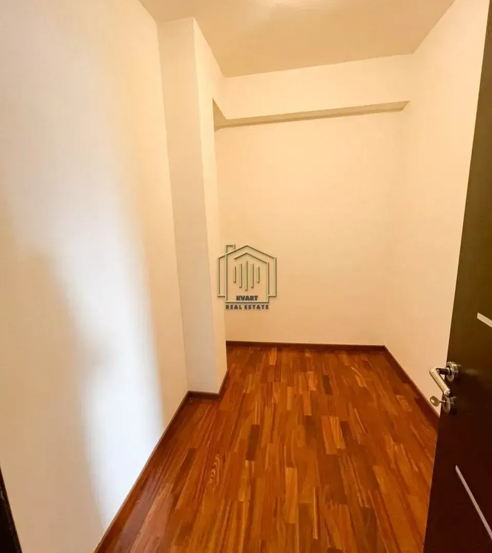 Prodaja, četvorosoban stan, 220m², Preko Morače, Podgorica