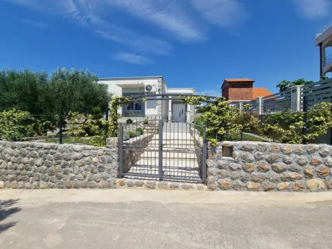 Izdavanje, kuća, 110m², Krimovica, Kotor - image 24