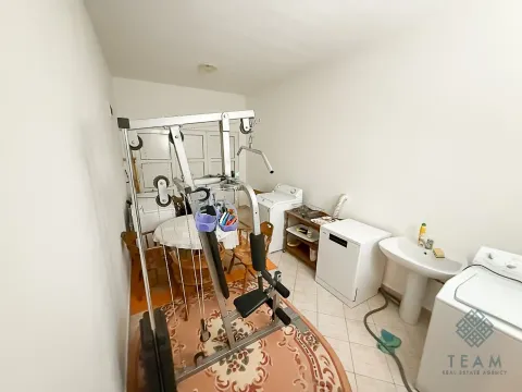 Rent, house, 400m², Zlatica, Podgorica - image 19