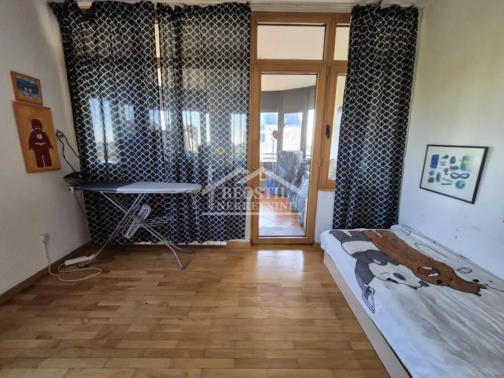 Rent, four bedroom apartment, 108m², Palilula Sve Podlokacije, Beograd