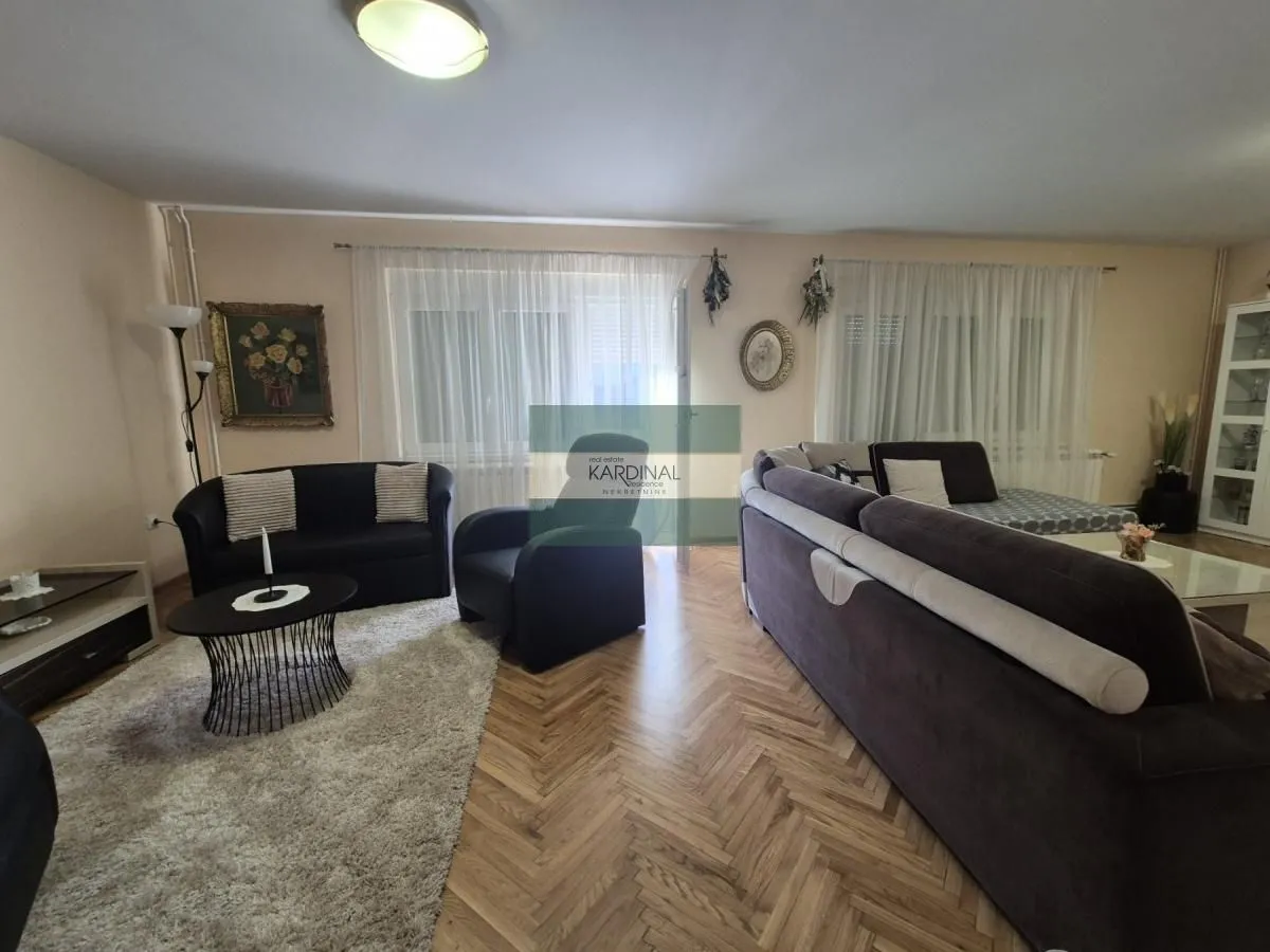 Prodaja, kuća, 379m², Trnava, Jagodina