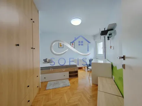 Izdavanje, četvorosoban stan, 100m², Stari grad, Novi Sad - image 19