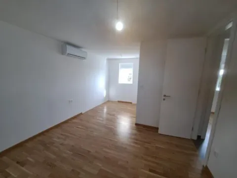 Sale, three bedroom apartment, 93m², Blok 5, Podgorica - image 10