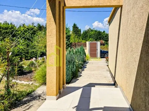 Izdavanje, kuća, 194m², Tološi, Podgorica - image 13