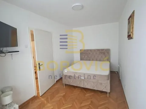 Rent, three bedroom apartment, 47m², Vračar Hram, Vračar Sve Podlokacije - image 2
