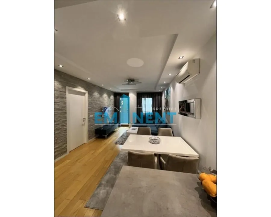 Izdavanje, dvosoban stan, 52m², Novi Beograd Blok 67, Novi Beograd Sve Podlokacije
