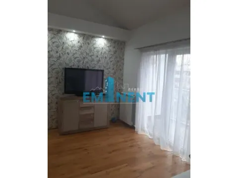 Izdavanje, trosoban stan, 78m², Zemun Gornji Grad, Zemun Sve Podlokacije - image 2