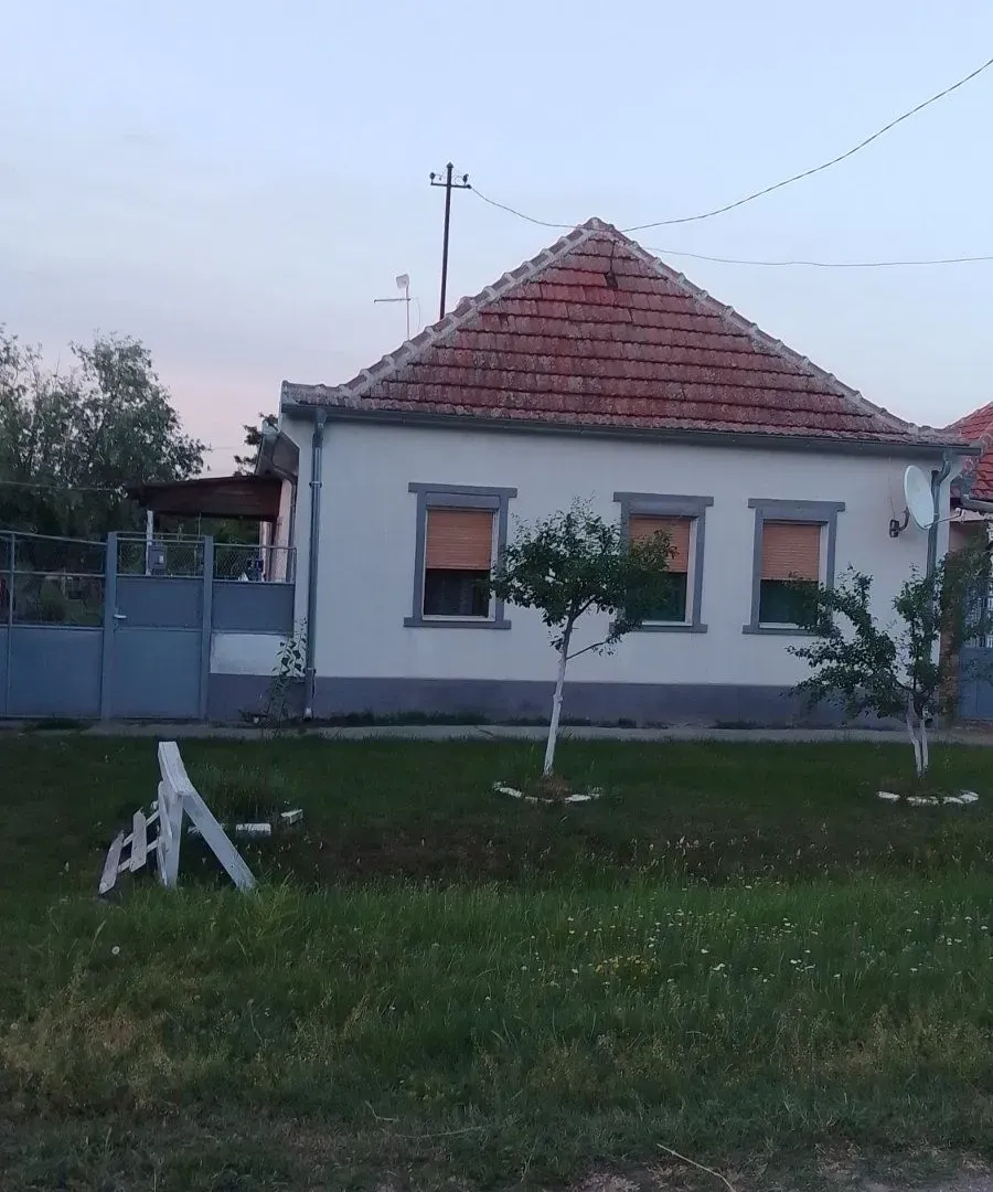 Sale, house, 112m², Sečanj, Srbija