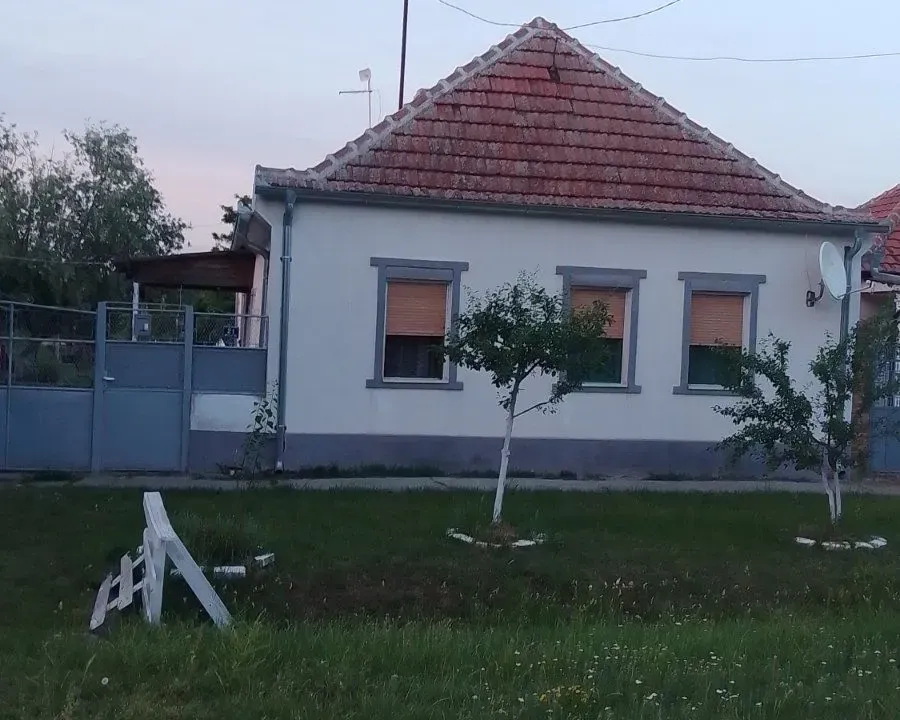 Sale, house, 112m², Sečanj, Srbija