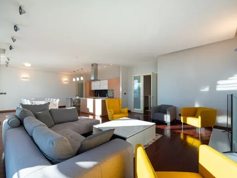 Rent, three bedroom apartment, 204m², Kod Capital Plaze, Podgorica - image 2