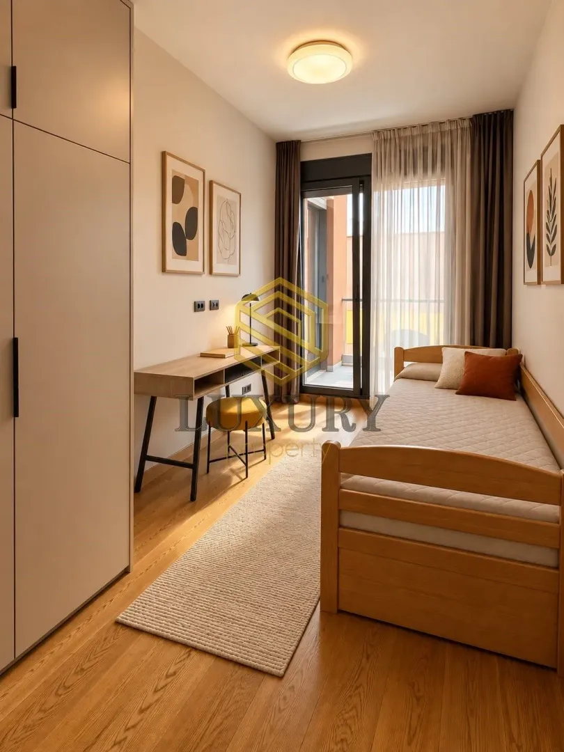 Small bedroom with a single bed, desk, wardrobe, and access to the terrace.