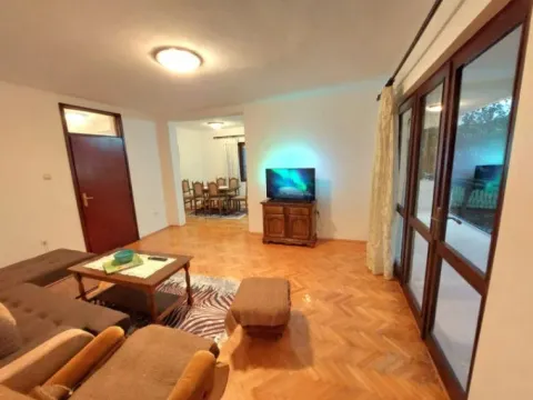 Izdavanje, dvosoban stan, 91m², Šušanj, Bar - image 2