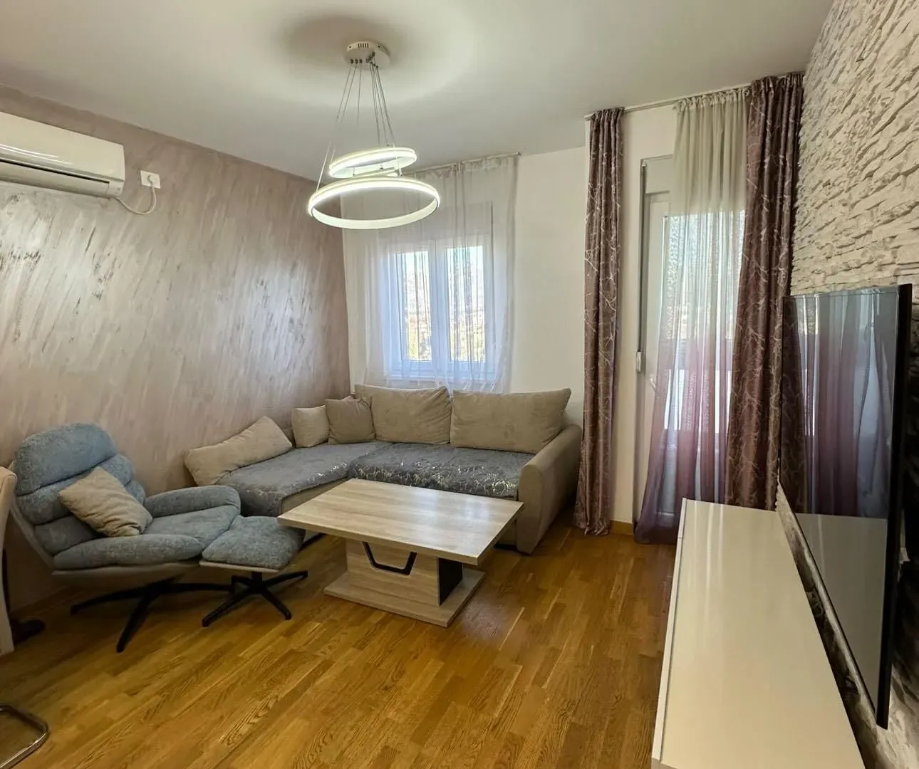 Izdavanje, jednosoban stan, 43m², City Kej, Podgorica