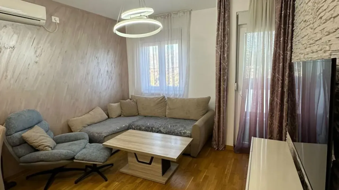 Izdavanje, jednosoban stan, 43m², City Kej, Podgorica