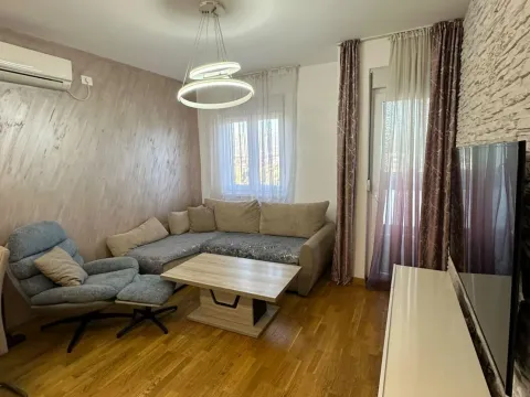 Izdavanje, jednosoban stan, 43m², City Kej, Podgorica
