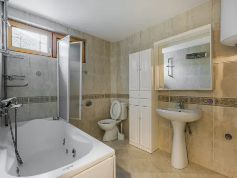 Izdavanje, kuća, 370m², Zabjelo, Podgorica - image 15