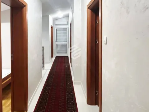 Izdavanje, kuća, 220m², Konik, Podgorica - image 18