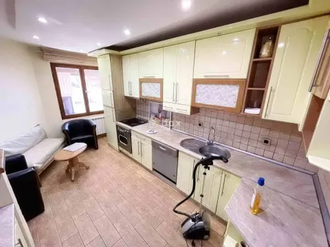 Izdavanje, kuća, 650m², Niš, Srbija - image 10