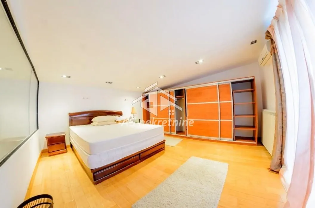 Izdavanje, trosoban stan, 100m², Savski Venac, Beograd