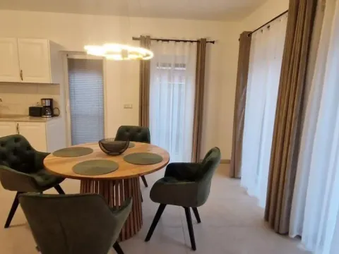 Izdavanje, trosoban stan, 135m², Stari Grad, Beograd - image 2