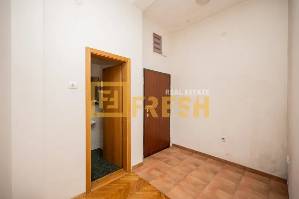 Izdavanje, trosoban stan, 140m², Gorica C, Podgorica