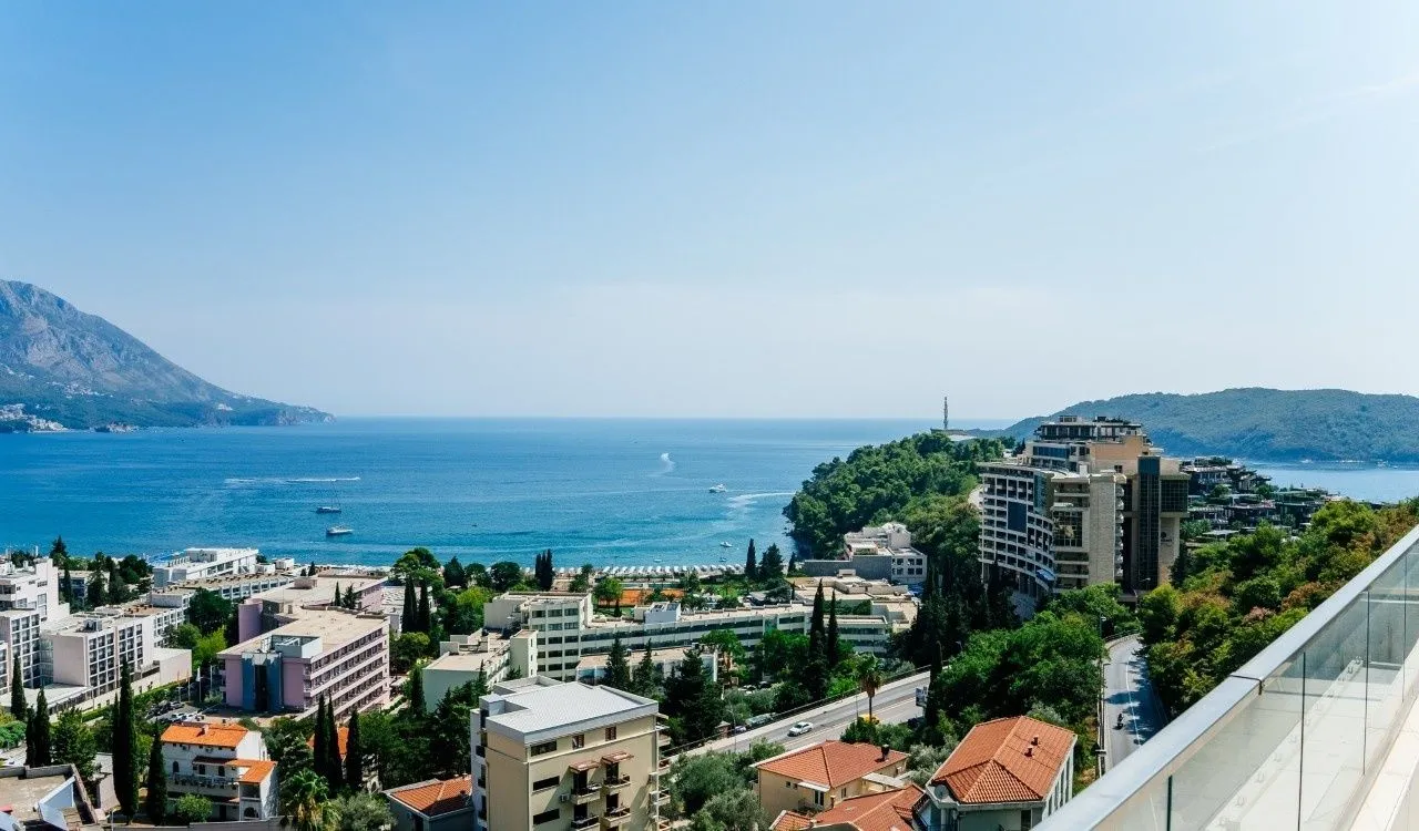 Sale, three bedroom apartment, 233m², Bečići, Budva