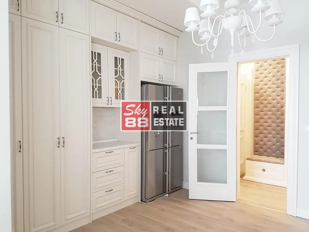 Izdavanje, stan, 215m², Senjak, Beograd