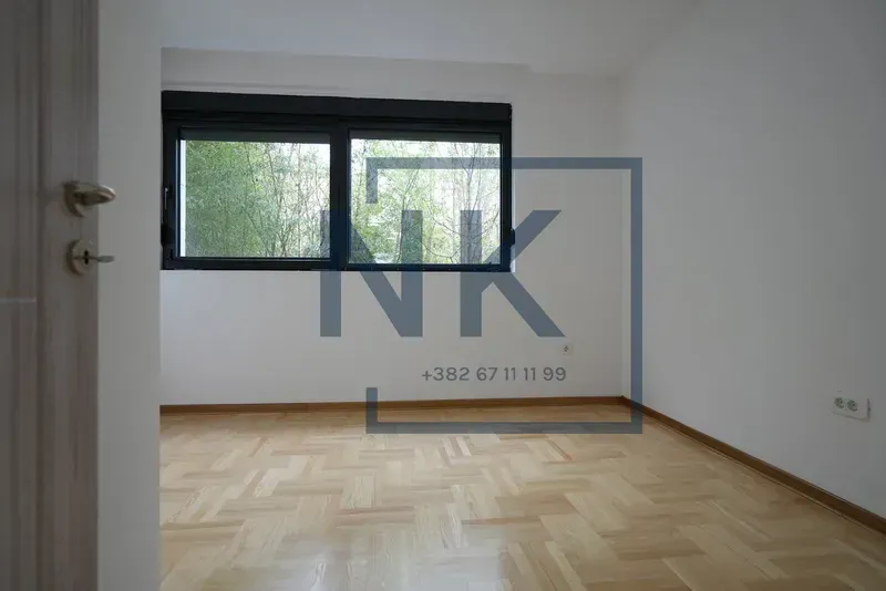 Izdavanje, poslovni prostor, 95m², Centar, Podgorica