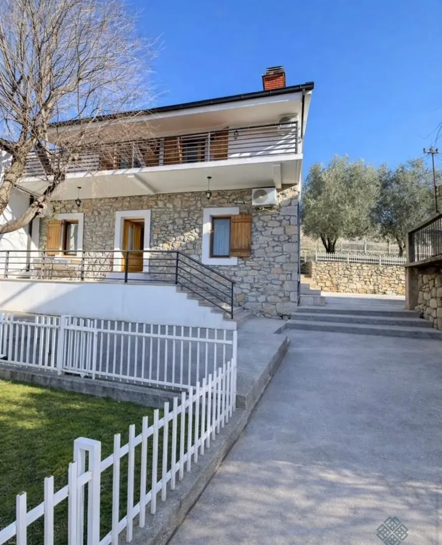 Rent, house, 120m², Zelenika, Podgorica