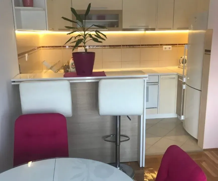 Izdavanje, dvosoban stan, 61m², Zabjelo, Podgorica