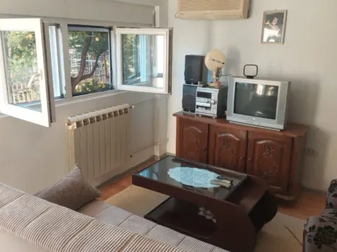 Izdavanje, stan, 35m2, Gradiošnica, Tivat Izdavanje, stan, 35m2, Gradiošnica, Tivat