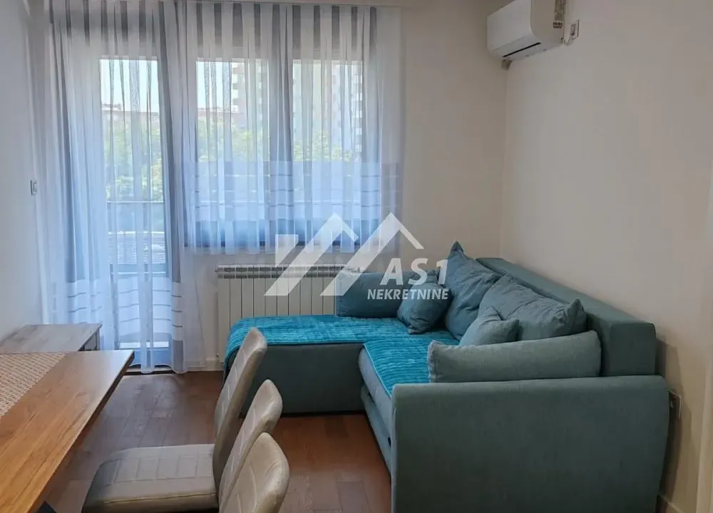Izdavanje, jednosoban stan, 38m², Rotkvarija, Novi Sad Sve Podlokacije