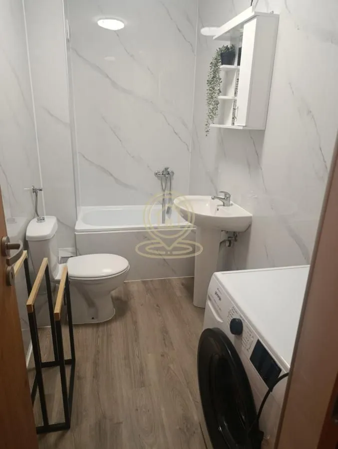 Izdavanje, dvosoban stan, 55m², Centar, Novi Sad