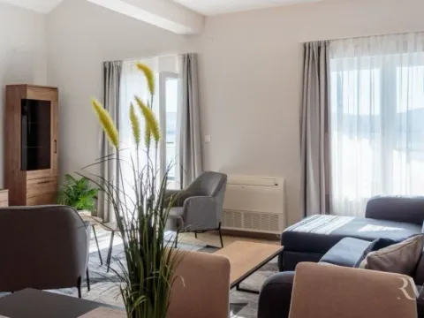 Izdavanje, dvosoban stan, 100m², Tivat, Crna Gora - image 3