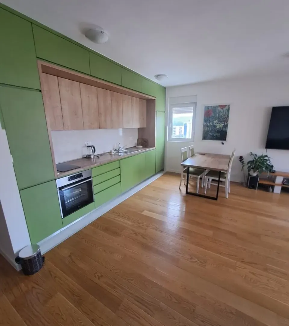 Izdavanje, trosoban stan, 105m², Central Point, Podgorica