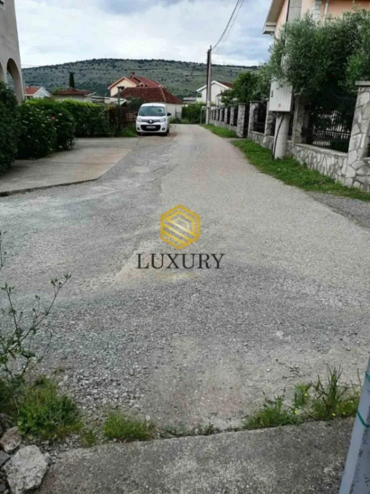 Prodaja, kuća, 200m², Tološi, Podgorica