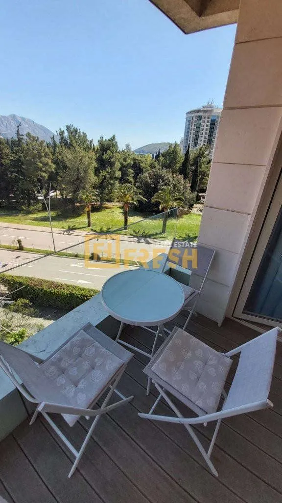 Rent, one bedroom apartment, 56m², Centar, Budva